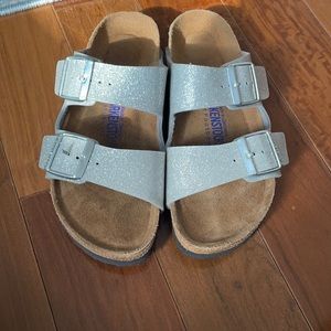 Kids glittery silver Birkenstock’s